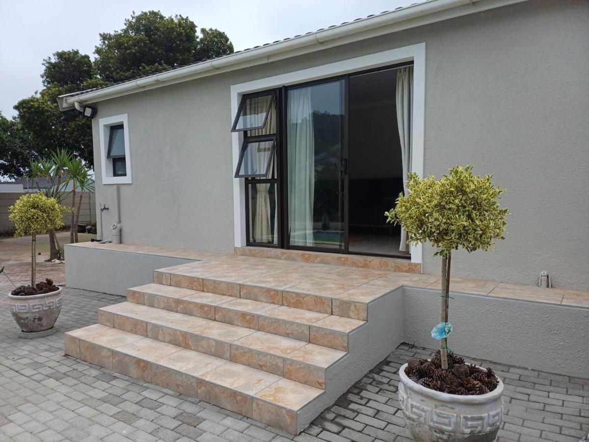 Apartment Stylish In Tableview With Pool Access Kapstadt